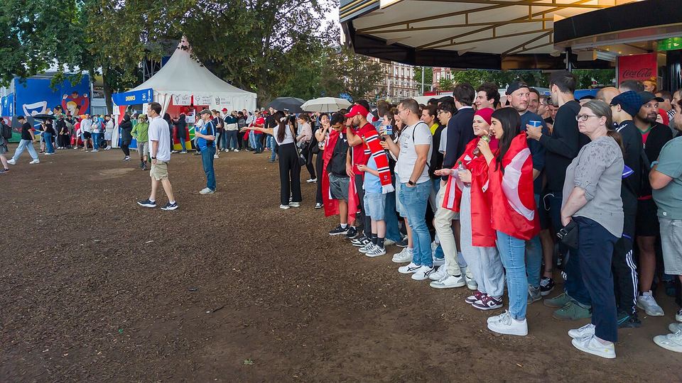 吉祥体育 · 现场光束（资料示意）
